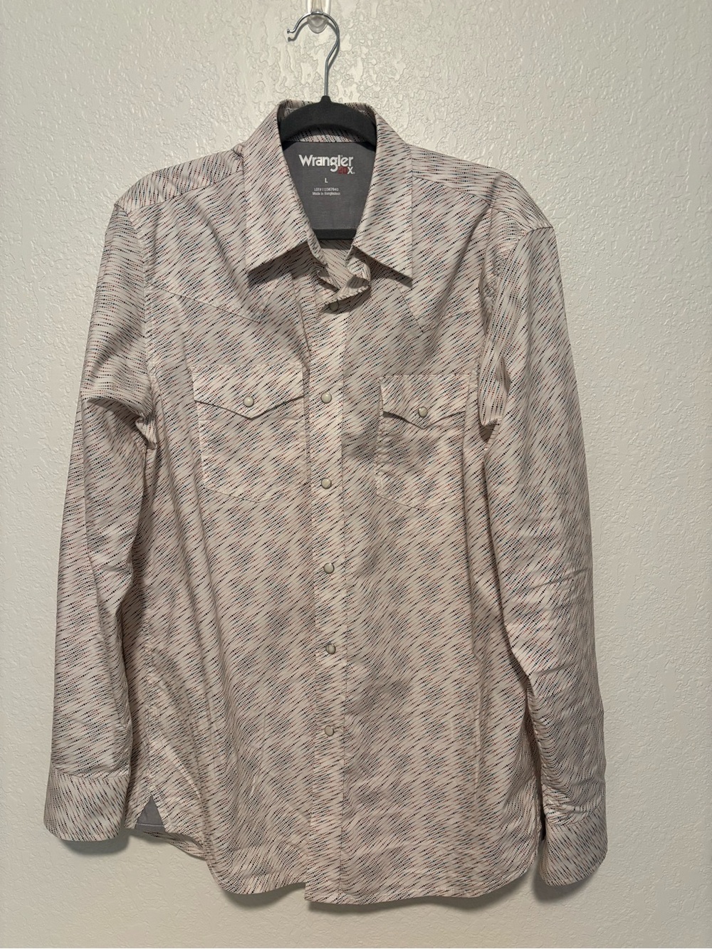 Wrangler Men's Long-Sleeve Button-Up Shirt – Light Pink and Gray Pattern
